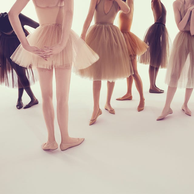 Human leg, Joint, Ballet shoe, Ballet tutu, Waist, Dancer, Foot, Dance, One-piece garment, Choreography, 