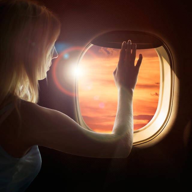 Finger, Amber, Light, Air travel, Sunlight, Blond, Gesture, Heat, Lens flare, Airline, 