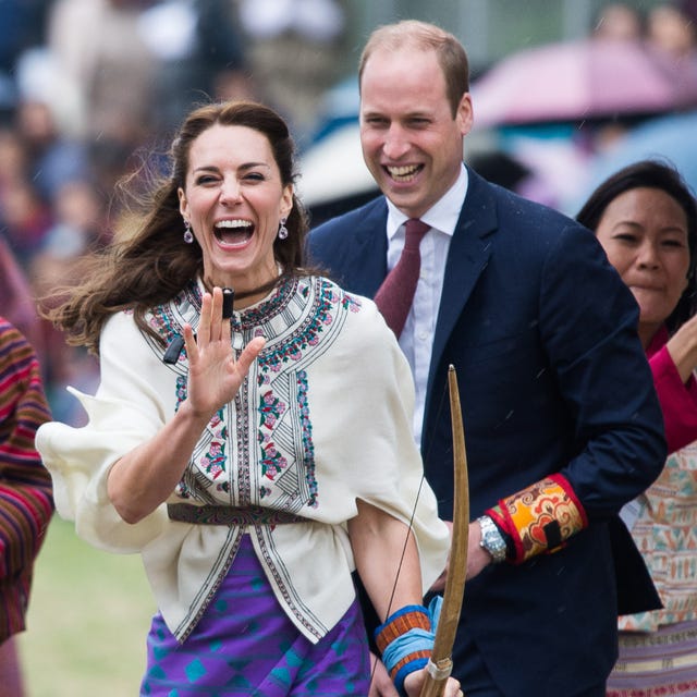 Face, Smile, People, Happy, Facial expression, Suit, Tie, Tradition, Laugh, Necklace, 