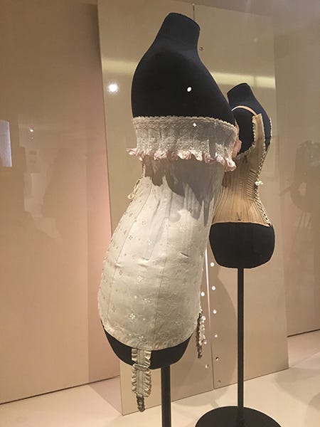 Mannequin, Costume accessory, Headgear, Costume, Wig, Fashion design, Costume hat, Bonnet, 