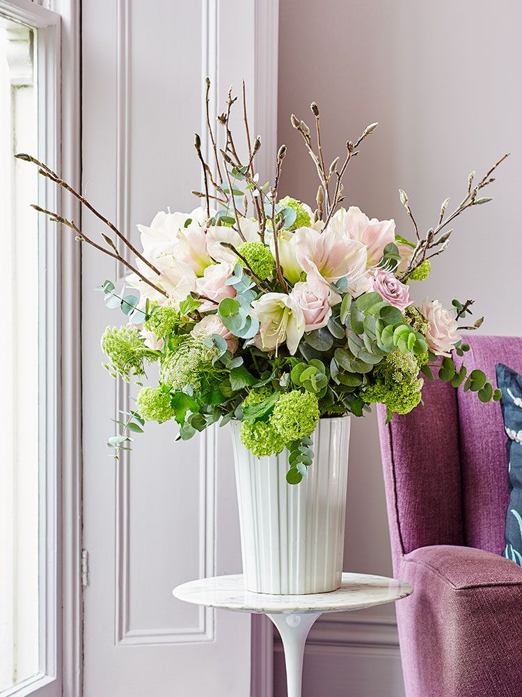 Bouquet, Petal, Flower, Cut flowers, Floristry, Centrepiece, Flowering plant, Flower Arranging, Interior design, Purple, 