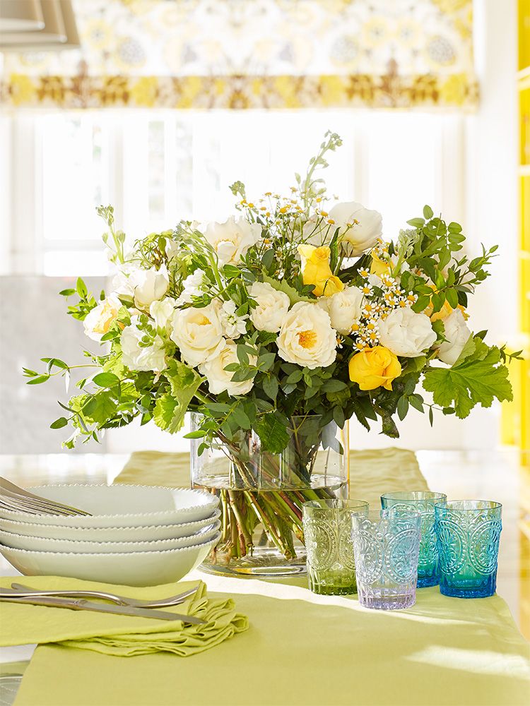 Serveware, Yellow, Bouquet, Petal, Dishware, Flower, Tablecloth, Cut flowers, Centrepiece, Floristry, 