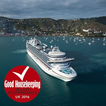 Body of water, Watercraft, Water, Boat, Cruise ship, Waterway, Passenger ship, Coastal and oceanic landforms, Ocean liner, Naval architecture, 