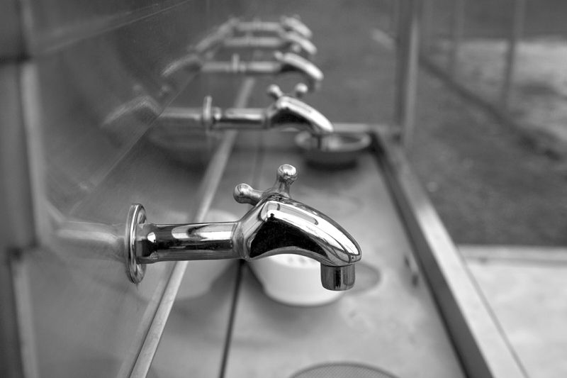 Plumbing fixture, Tap, Metal, Sink, Household hardware, Plumbing, Steel, Monochrome, Black-and-white, Composite material, 