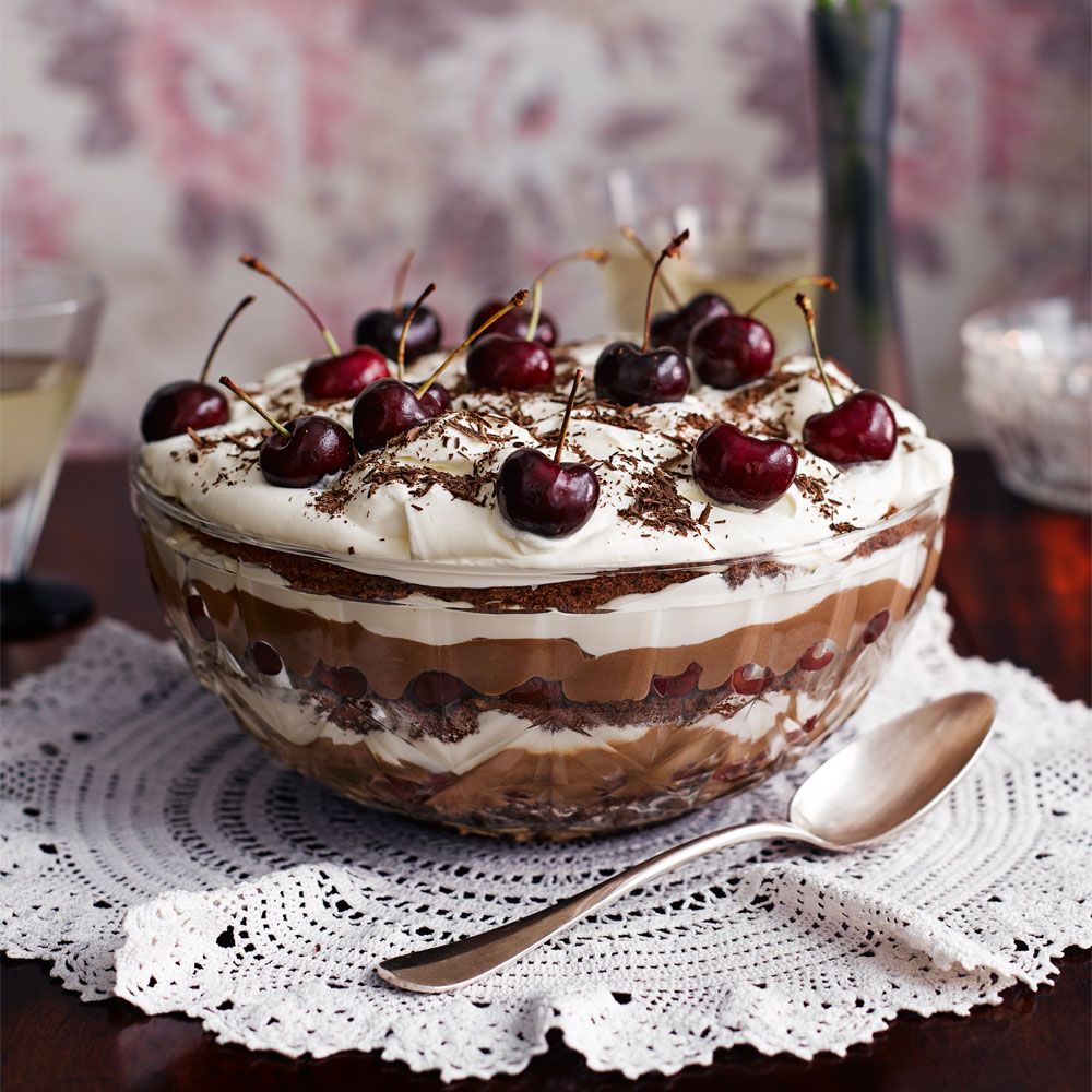 Vanilla Cake Berry Trifle Recipe | Easy Strawberry Trifle