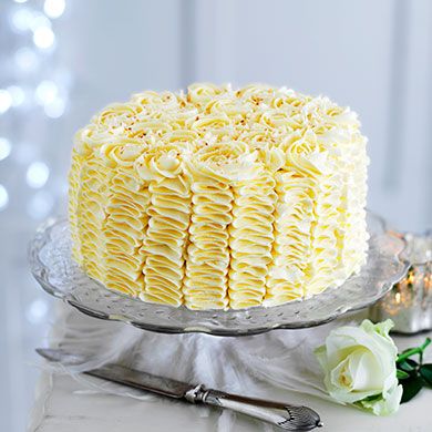 Buttercream, Food, Icing, Yellow, White cake mix, Sugar cake, Cuisine, Cake, Dish, Cake decorating, 