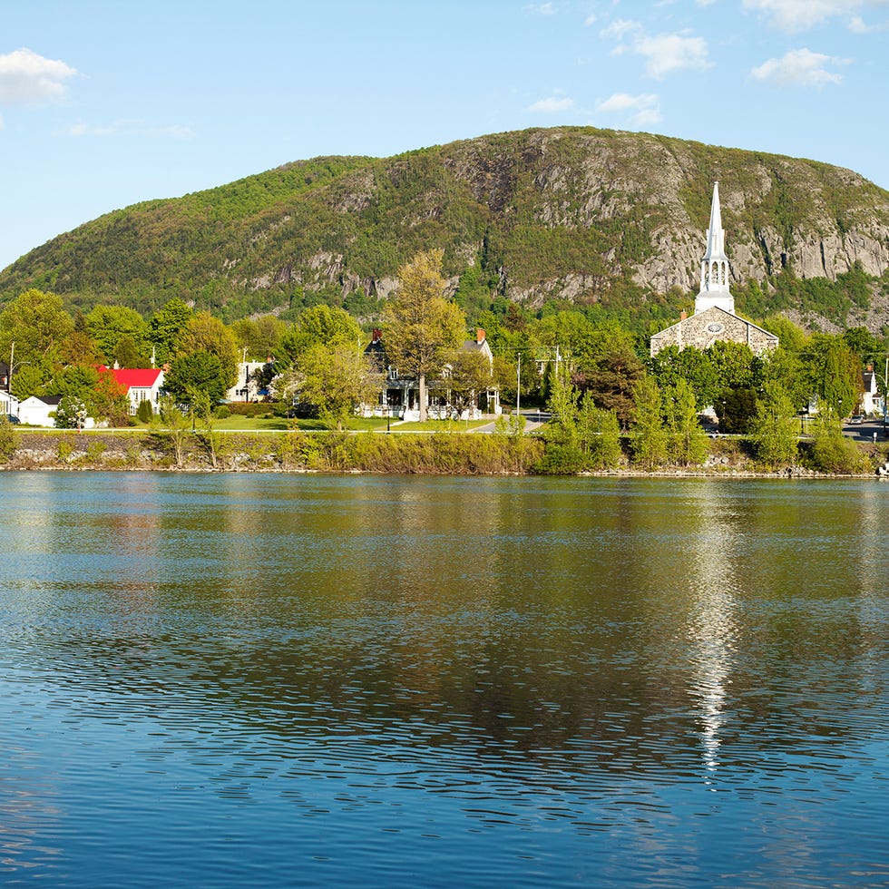 Body of water, Mountainous landforms, Water resources, Water, Natural landscape, Hill, Landscape, Highland, Bank, Reflection, 