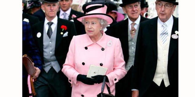 Clothing, Footwear, Hat, Collar, Outerwear, Formal wear, Style, Coat, Sun hat, Fashion, Clothing, Footwear, Hat, Collar, Outerwear, Formal wear, Style, Coat, Sun hat, Fashion,