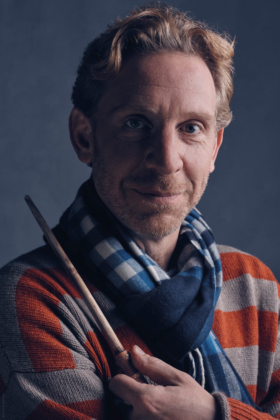 Ear, Lip, Chin, Forehead, Eyebrow, Textile, Collar, Pattern, Plaid, Flash photography, 