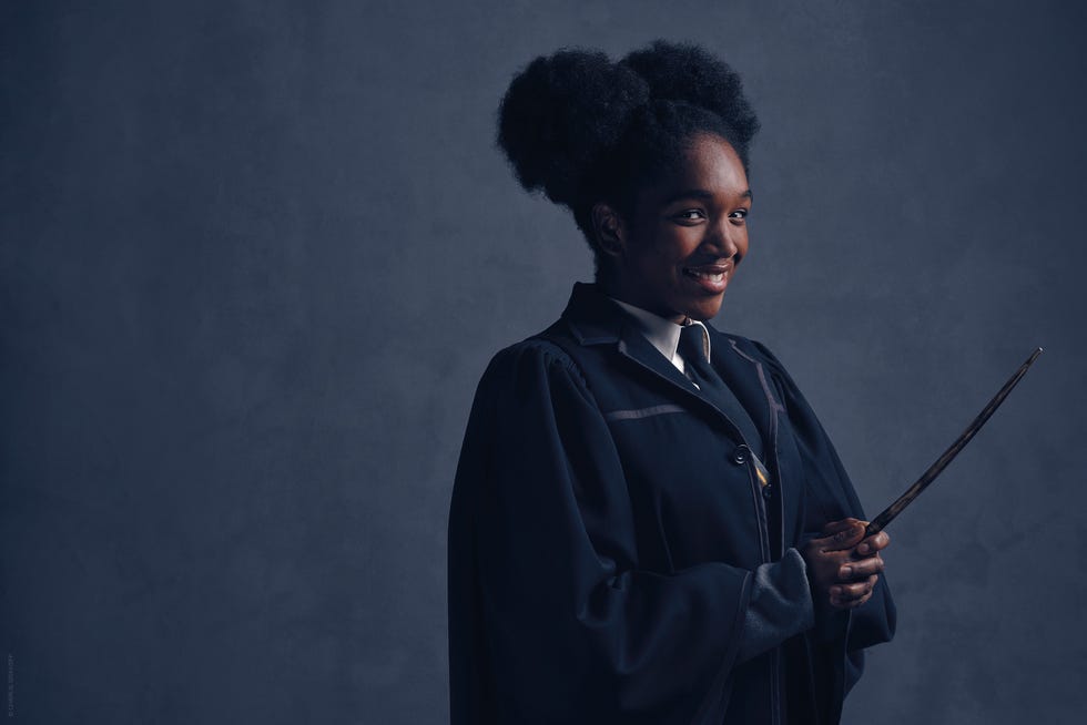 Sleeve, Collar, Style, Black hair, Jheri curl, Portrait, Afro, Portrait photography, Fashion design, Shotgun, 