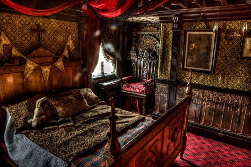 Interior design, Room, Interior design, Picture frame, Varnish, Lamp, Still life photography, Linens, Wood stain, Classic, 