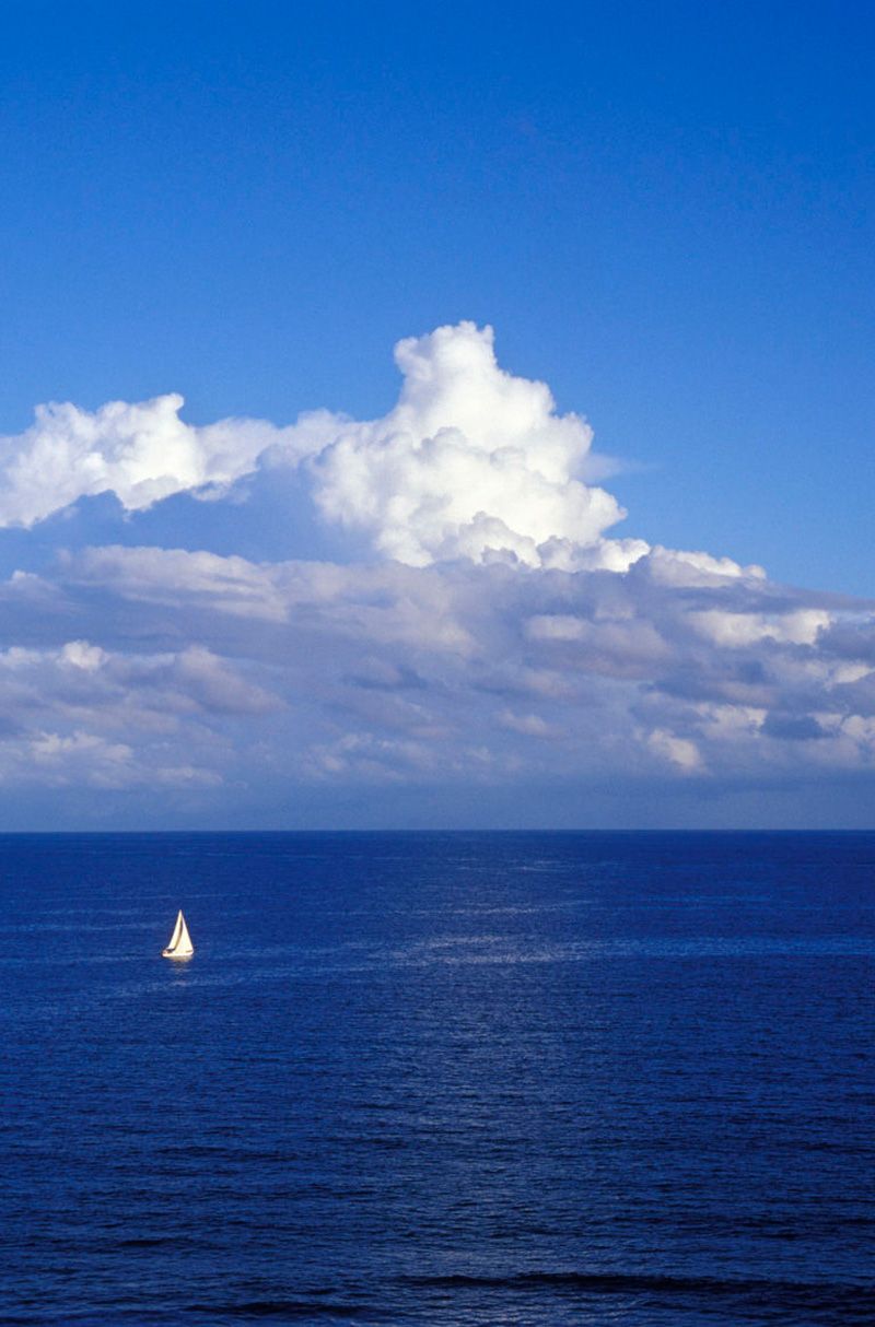Blue, Daytime, Fluid, Liquid, Cloud, Sail, Watercraft, Horizon, Ocean, Cumulus, 