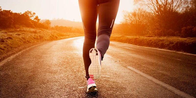 Leg, Human leg, Joint, Sunlight, People in nature, Knee, Thigh, Morning, Calf, Foot, 