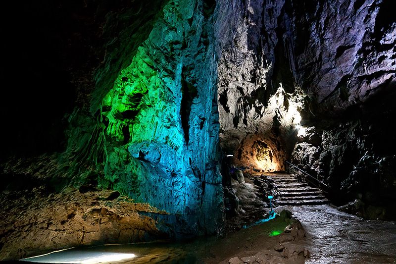 Green, Formation, Darkness, Geology, Turquoise, Geological phenomenon, Cave, Underground lake, Narrows, Erosion, 