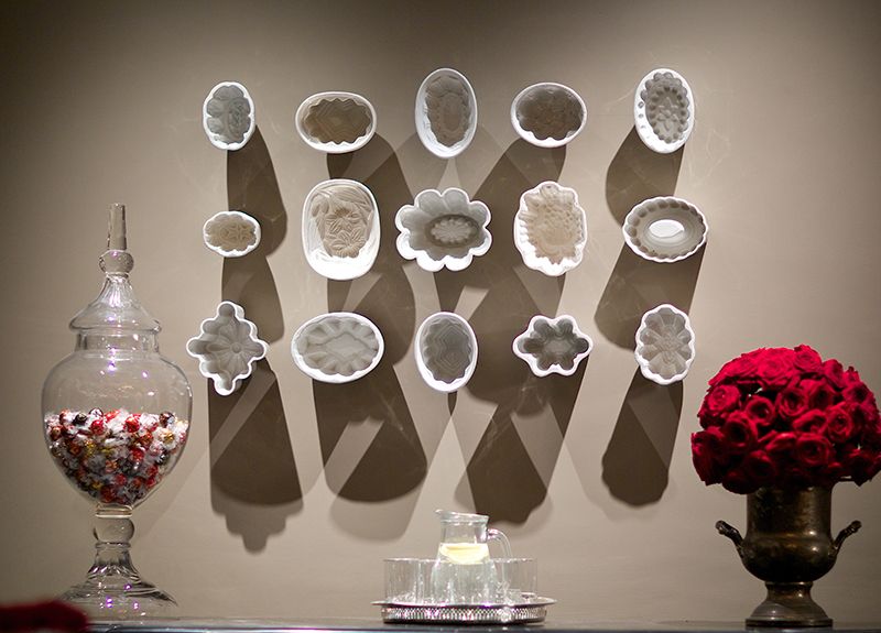Glass, Serveware, Still life photography, Artifact, Interior design, Cut flowers, Barware, Artificial flower, Circle, Flower Arranging, 