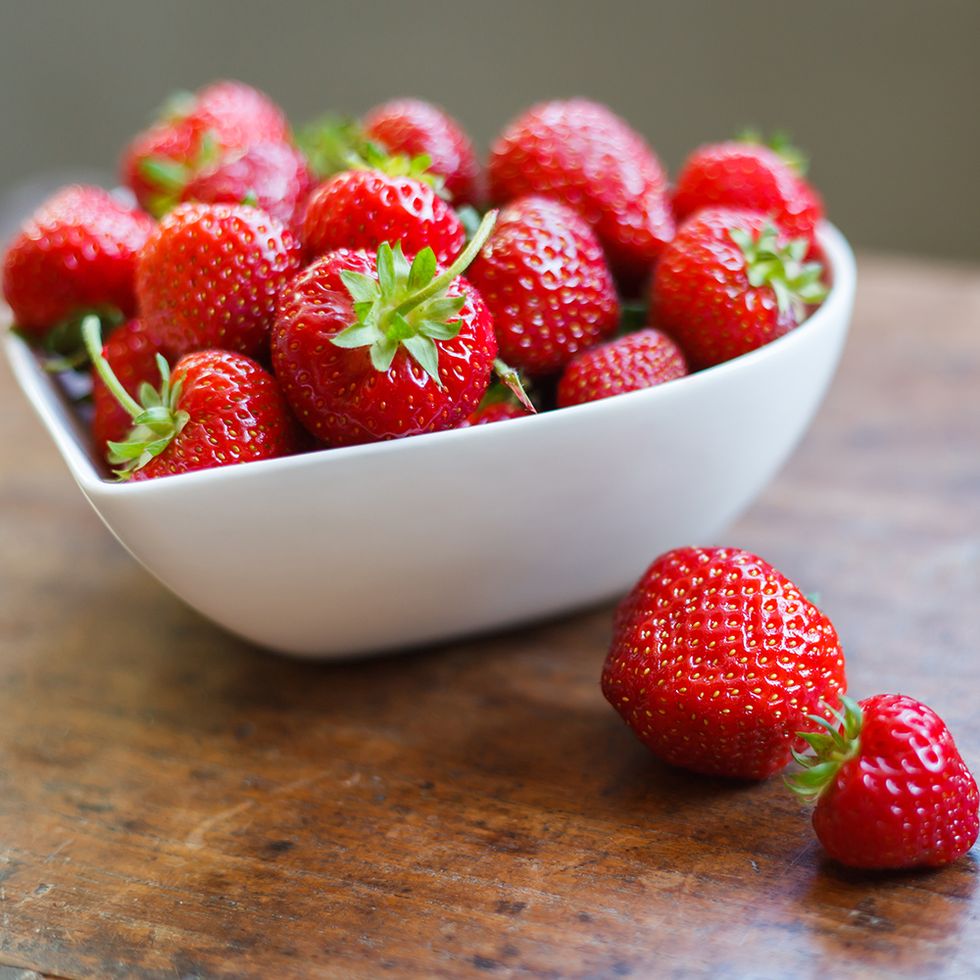 Natural foods, Strawberry, Strawberries, Food, Fruit, Berry, Frutti di bosco, Plant, Accessory fruit, Superfood, 