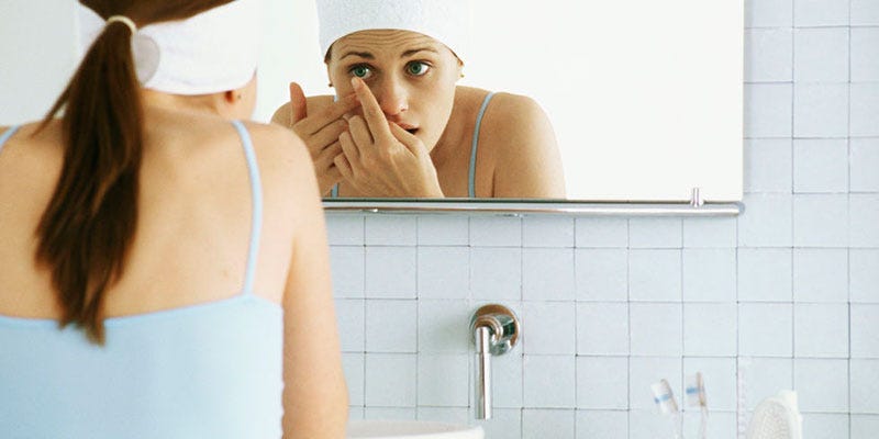 Shoulder, Joint, Eyelash, Jaw, Plumbing fixture, Neck, Plumbing, Tap, Tile, Chest, 