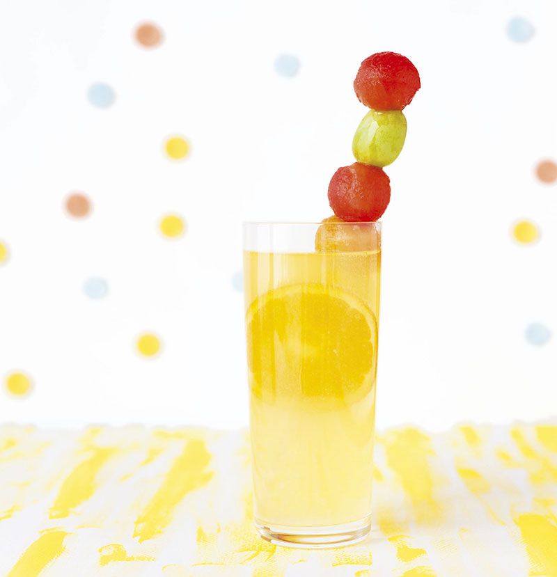Liquid, Drink, Juice, Classic cocktail, Fruit, Tableware, Cocktail garnish, Drinking straw, Produce, Alcoholic beverage, 