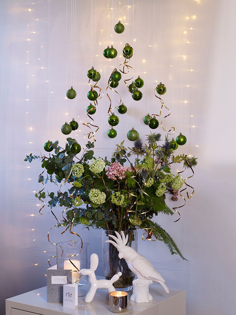 Interior design, Flower Arranging, Artifact, Vase, Floristry, Still life photography, Floral design, Bouquet, Artificial flower, Cut flowers, 