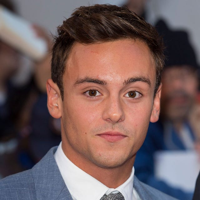 Ear, Lip, Cheek, Hairstyle, Dress shirt, Chin, Forehead, Collar, Eyebrow, Formal wear, 
