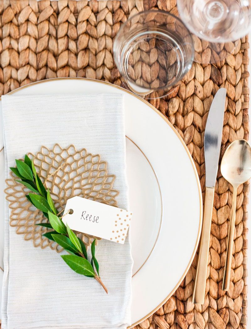 Natural material, Dishware, Home accessories, Wicker, Plate, Conifer, Pine family, Finger food, Label, Pine, 