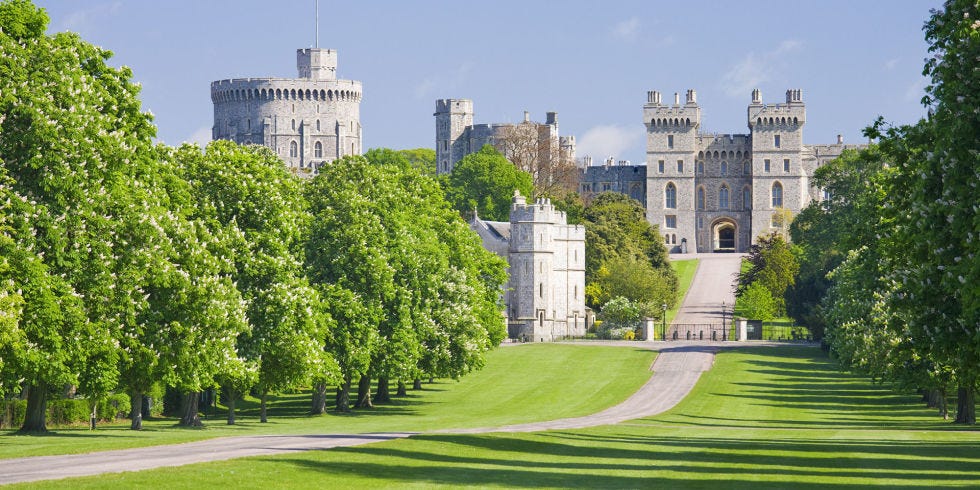 Grass, Architecture, Tree, Building, Landmark, Castle, Palace, Garden, Stately home, Medieval architecture, 