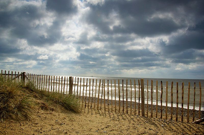 Cloud, Landscape, Coastal and oceanic landforms, Horizon, Sand, Ecoregion, Shore, Home fencing, Fence, Wire fencing, 