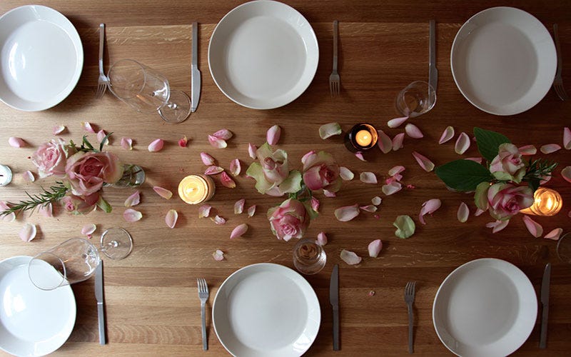 Serveware, Dishware, Porcelain, Tableware, Ceramic, Kitchen utensil, Plate, Drinkware, Interior design, Platter, 