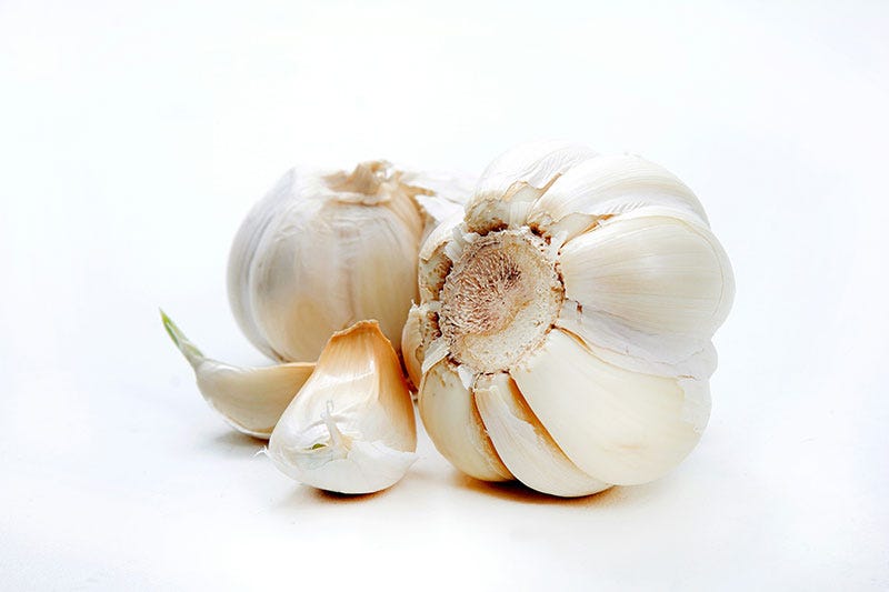 Ingredient, White, Natural foods, Vegetable, Garlic, Produce, Vegan nutrition, Bulb, Beige, Still life photography, 
