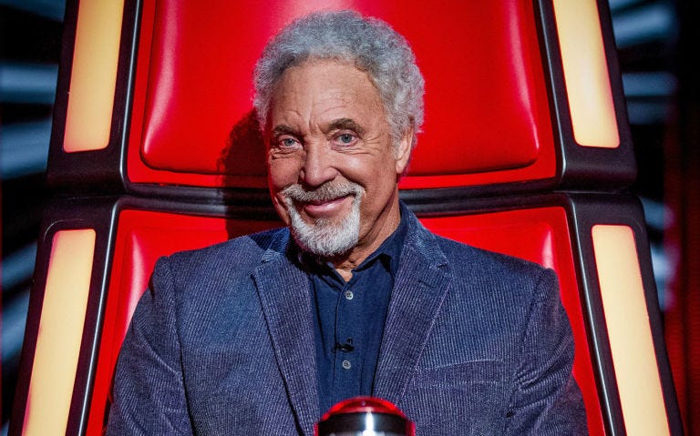 Smile, Mouth, Collar, Outerwear, Microphone, Audio equipment, Blazer, Facial hair, Tooth, Pleased, 
