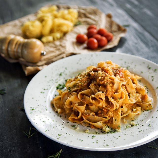 Food, Yellow, Cuisine, Ingredient, Pasta, Recipe, Dish, Tableware, Tagliatelle, Plate, 