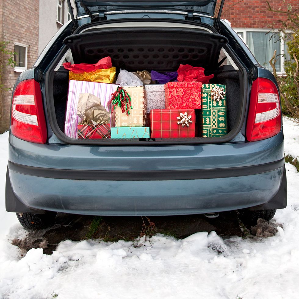 Vehicle, Trunk, Car, Automotive exterior, Winter, Automotive tail & brake light, Snow, Freezing, Bumper, Family car, 