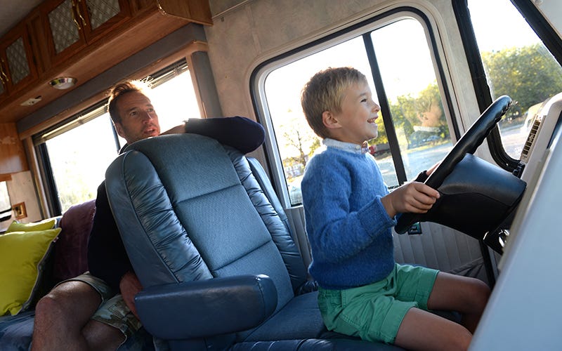 Motor vehicle, Mode of transport, Transport, Comfort, Sitting, Passenger, Car seat, Travel, Public transport, Vehicle door, 