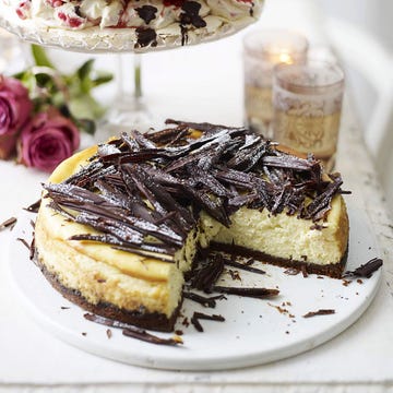 Cuisine, Food, Ingredient, Dessert, Sweetness, Baked goods, Dish, Plate, Recipe, Petal, 