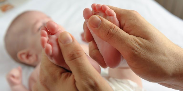 Finger, Skin, Comfort, Child, Nail, Toe, Organ, Thumb, Toddler, Foot, 