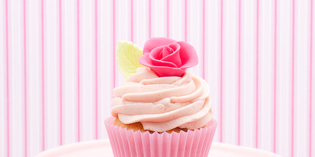 Cupcake, Sweetness, Food, Cuisine, Cake, Dessert, Baked goods, Ingredient, Pink, Cake decorating, 
