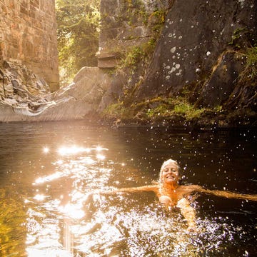Water resources, Sunlight, Watercourse, Bank, Stream, Reflection, Fluvial landforms of streams, Lake, River, Blond, Water resources, Sunlight, Watercourse, Bank, Stream, Reflection, Fluvial landforms of streams, Lake, River, Blond,
