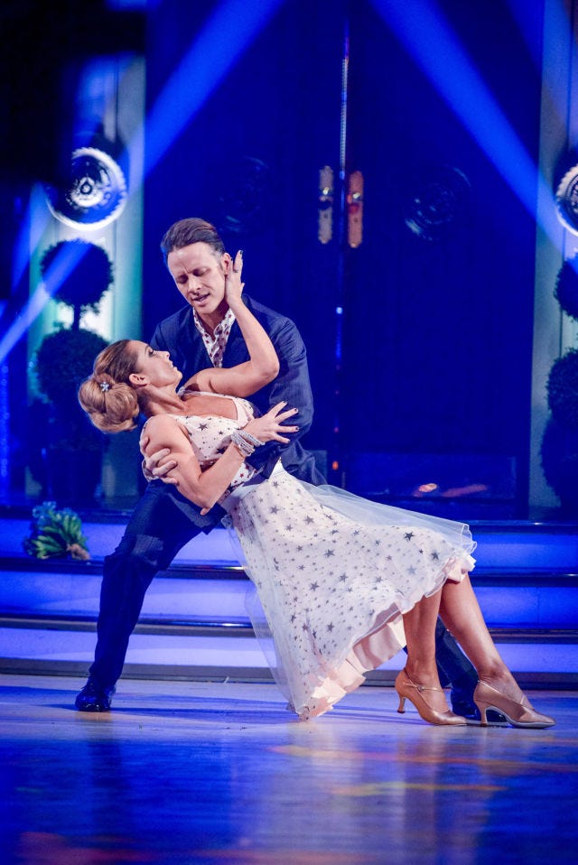 Leg, Blue, Entertainment, Performing arts, Dress, Stage, Performance, Majorelle blue, Drama, heater, 