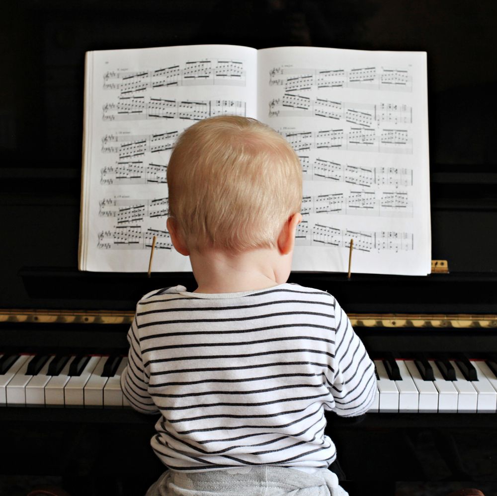 Musical instrument, Keyboard, Musical instrument accessory, Musician, T-shirt, Organ, Baby & toddler clothing, Piano, Pianist, Handwriting, 