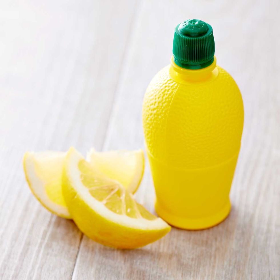 Lemon, Yellow, Water bottle, Plastic bottle, Citric acid, Product, Lemon-lime, Bottle, Lemon juice, Juice, 