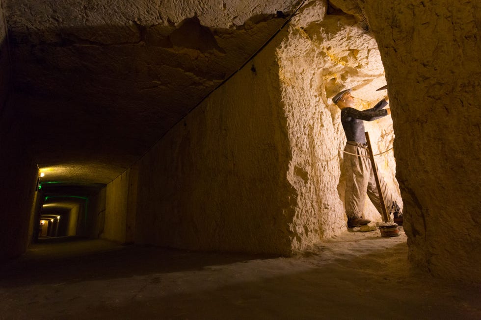 Wall, Amber, Light, Tints and shades, Concrete, Ruins, Shadow, Crypt, Cave, Limestone, 