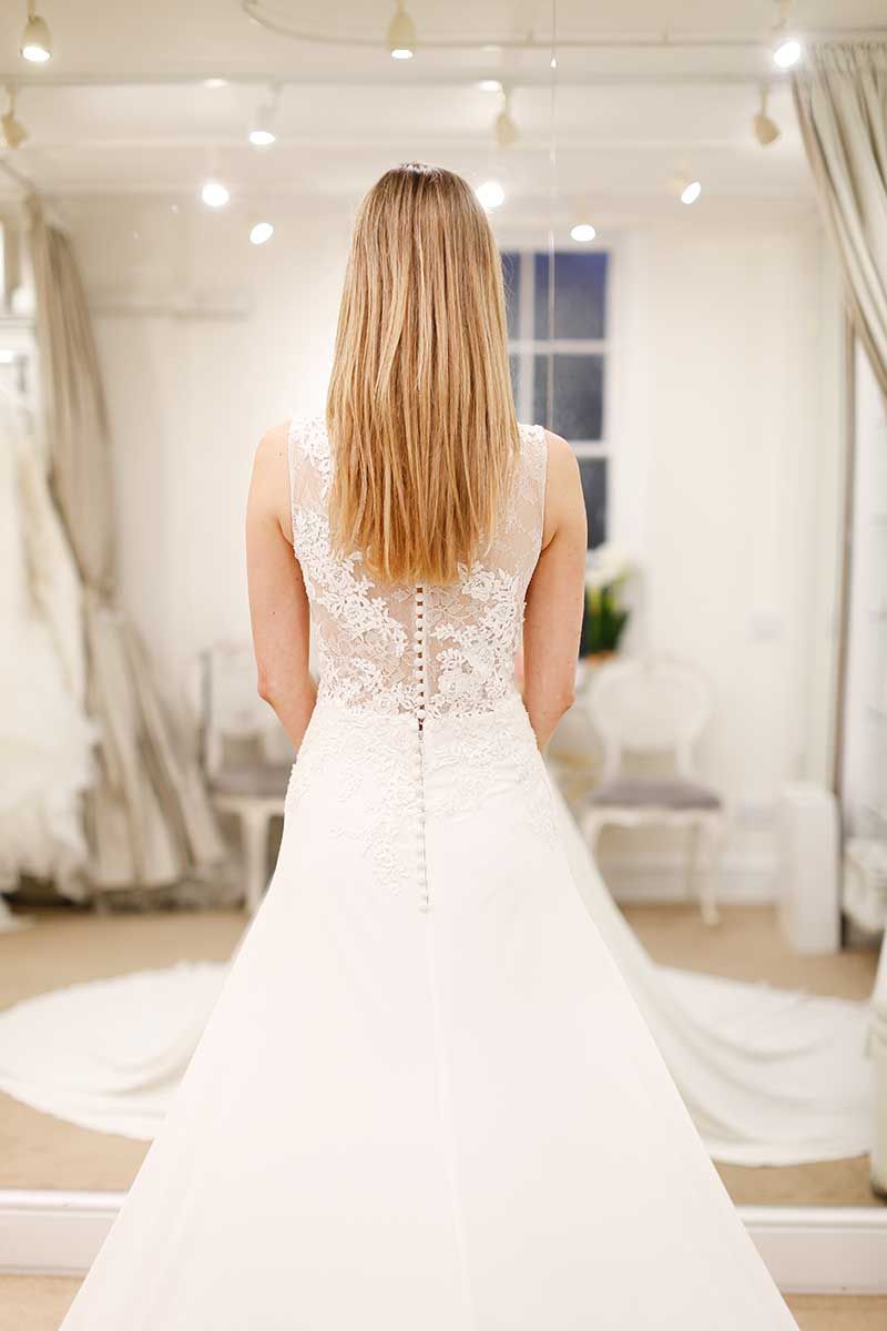 Clothing, Shoulder, Bridal clothing, Textile, Interior design, Dress, Photograph, Joint, White, Wedding dress, 