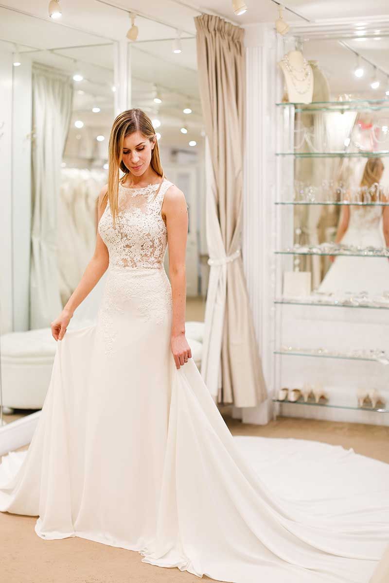 Shoulder, Bridal clothing, Interior design, Textile, Dress, White, Floor, Gown, Wedding dress, Bride, 