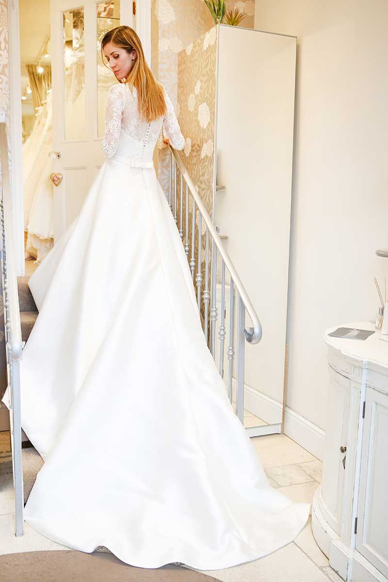 Clothing, Sleeve, Bridal clothing, Shoulder, Textile, Photograph, Dress, White, Gown, Wedding dress, 