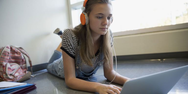Comfort, Sitting, Headset, Hair accessory, Long hair, Hearing, Gadget, Headphones, Headband, Computer, 