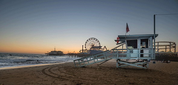 Ferris wheel, Coastal and oceanic landforms, Shore, Photograph, Coast, Landmark, Flag, Sand, Sunlight, Ocean, 