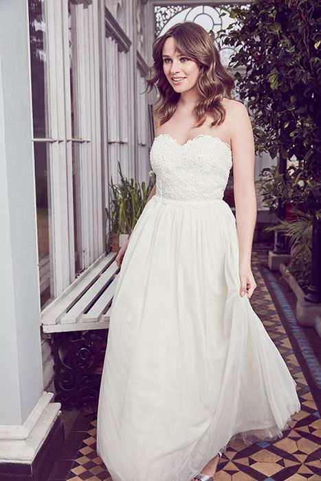 Gown, Dress, Clothing, Wedding dress, Hair, Photograph, Bridal party dress, Bridal clothing, Shoulder, Bride, 