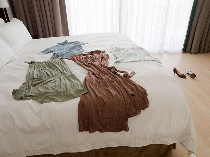 Bed sheet, Bedding, Bedroom, Bed, Duvet cover, Textile, Room, Duvet, Furniture, Linens, 