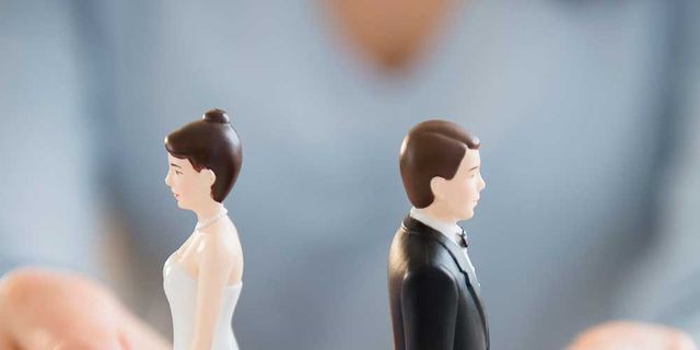 Finger, Hand, Figurine, Formal wear, Gesture, Action figure, Toy, Thumb, Wedding ceremony supply, Bride, 