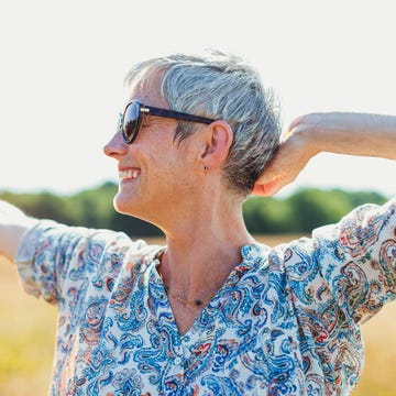 Eyewear, Sunglasses, Glasses, Neck, Cool, Shoulder, Arm, Ear, Human, Vision care, 